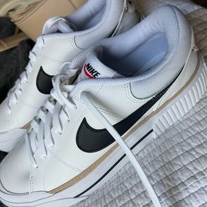 Nike Women court legacy platform classic 9.5 BRAND NEW